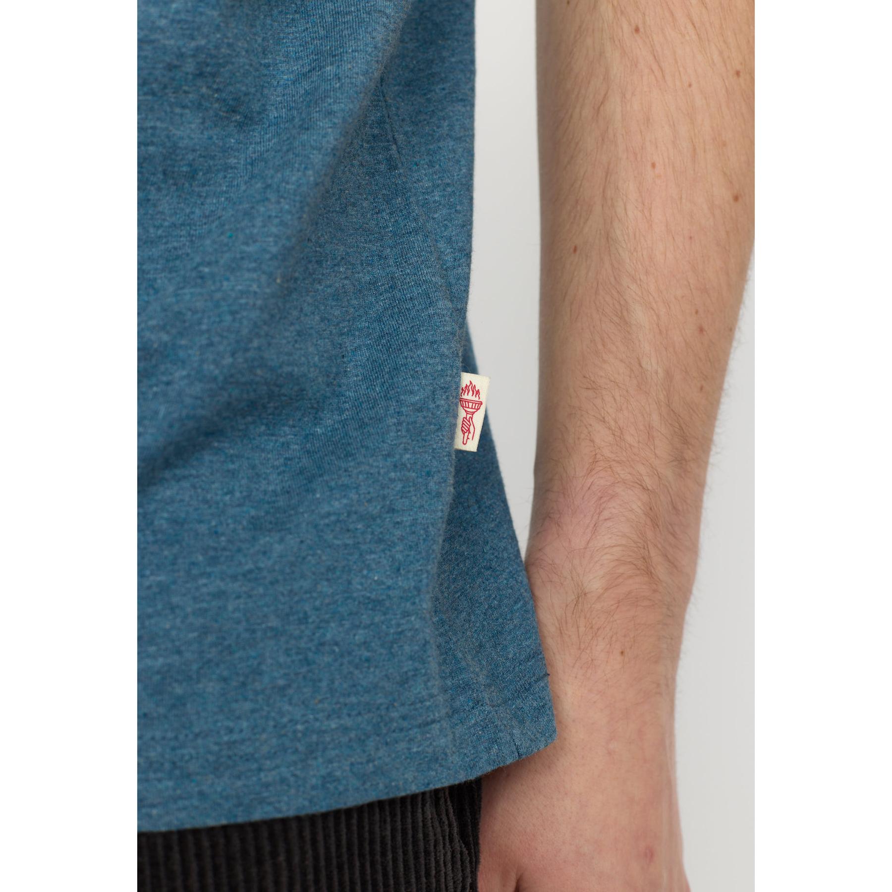 product/r/e/revolution_1051-blue_blue_3.jpg