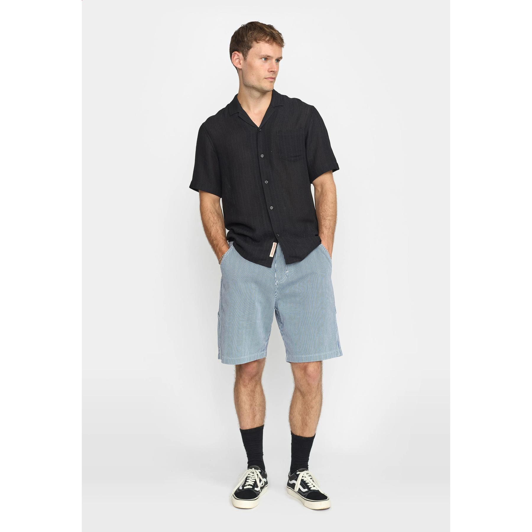 product/r/e/revolution_3165-black_black_3.jpg