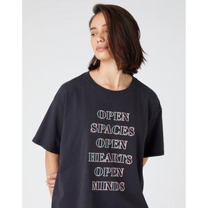 112141622-t-shirt-femme-oversized-wrangler-worn-noir-multi-couleur