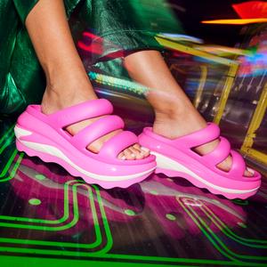 product/c/r/crocs_209842-6tw_3-q325.jpg
