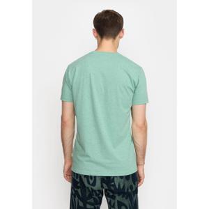 product/r/e/revolution_1051-green_green_2.jpg