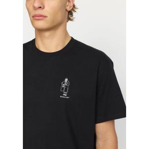 product/r/e/revolution_1428-dea-black_black_3.jpg