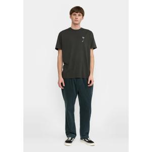 product/r/e/revolution_1429-tun-black_black_5.jpg